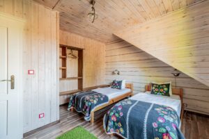 dwa lóżka pojedyncze