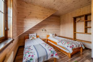 dwa lóżka pojedyncze