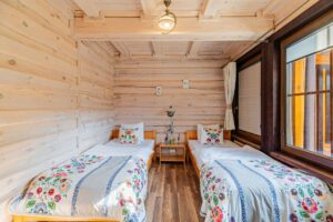 dwa lóżka pojedyncze